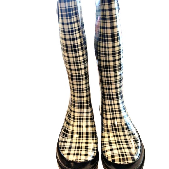 💸$16 Bass Cream Black Plaid Women's 7M Rubber Boots - Picture 2 of 8